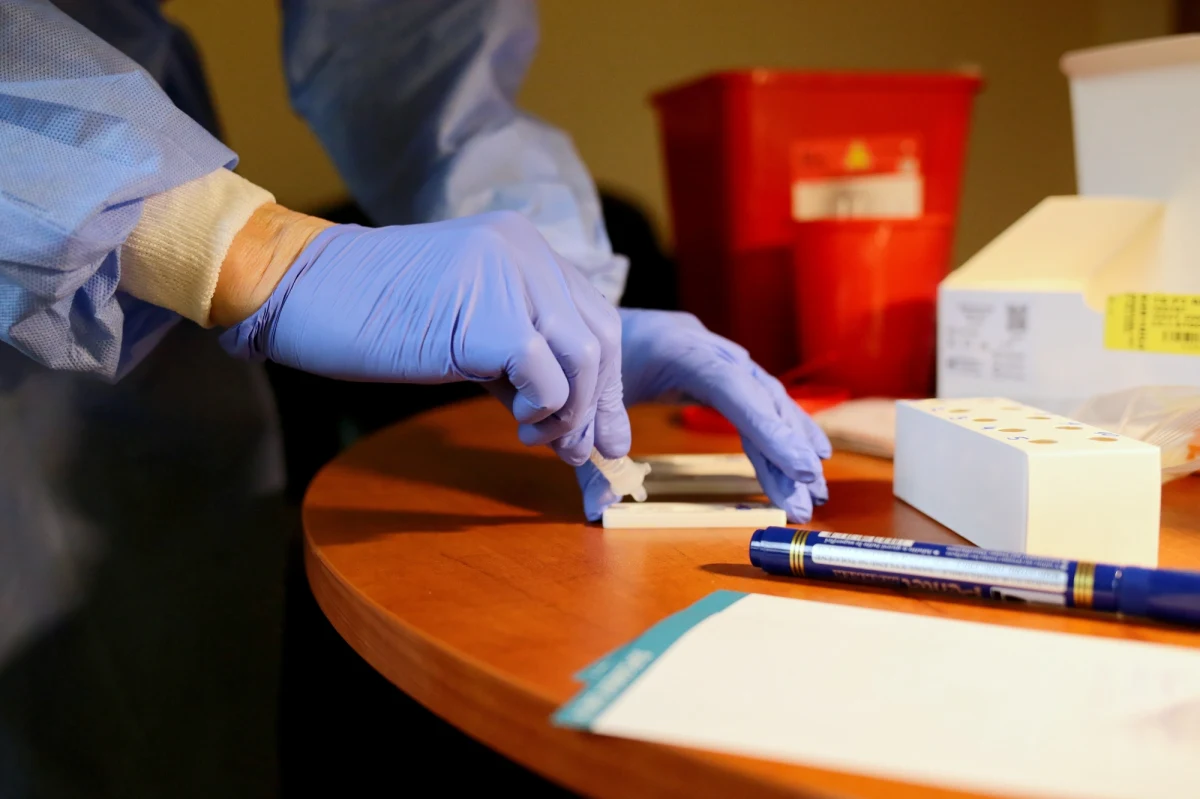 Ministerstwo Zdrowia informuje o 47 534 nowych przypadkach zakażenia koronawirusem. Ostatniej doby zmarło 246 chorych na Covid-19. Bilans epidemii koronawirusa w Polsce to 5 083 332 zakażonych. Nie żyje 106 306 spośród nich.