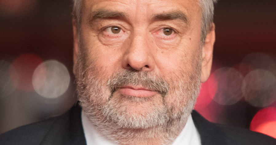 Francuski reżyser i producent filmowy Luc Besson w 2016 roku nabył posiadłość nieżyjącego gwiazdora hollywoodzkiego Charltona Hestona. Za jego dom w Beverly Hills zapłacił spadkobiercom aktora 12,2 mln. dol. (ponad 48 mln zł). Nie zagrzał tu jednak zbyt długo miejsca i już dwa lata temu wystawił nieruchomość na sprzedaż. Długo czekał na klienta, który zaoferował cenę... o pół miliona dolarów niższą od kwoty zakupu.