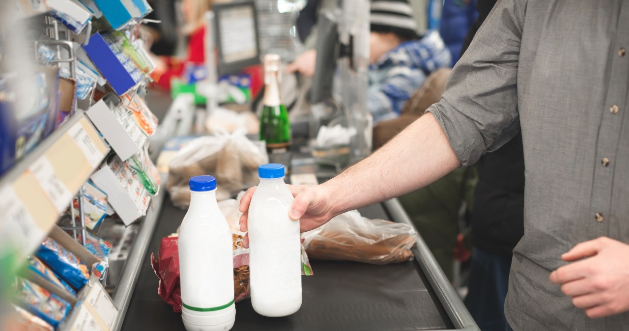 Dino, Biedronka i Lidl. Kiedy klient może żądać zwrotu różnicy w cenie?