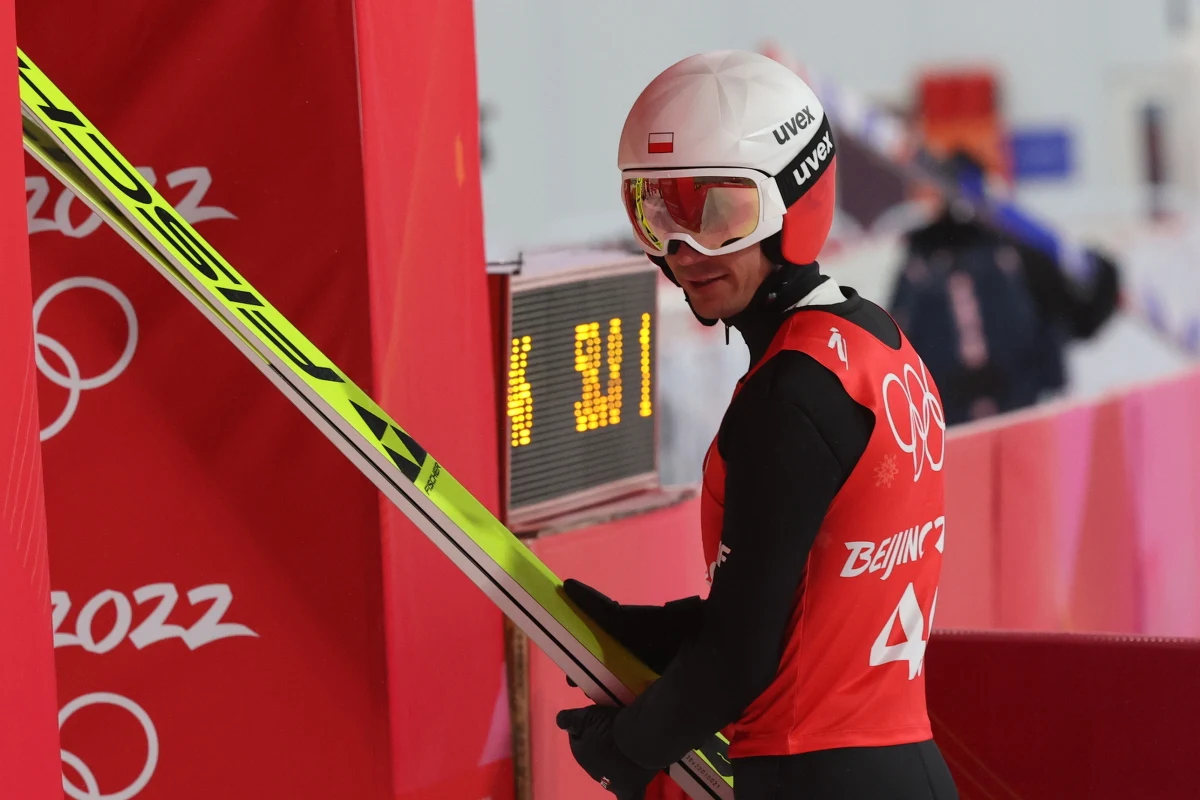 Kamil Stoch to ostatni polski złoty medalista zimowych igrzysk olimpijskich. W Pekinie ma szansę sięgnąć po czwarty tytuł indywidualnie, a łącznie piąty swój medal w historii igrzysk. Biało-Czerwoni zdobyli do tej pory 22 medale w zimowej rywalizacji olimpijskiej.