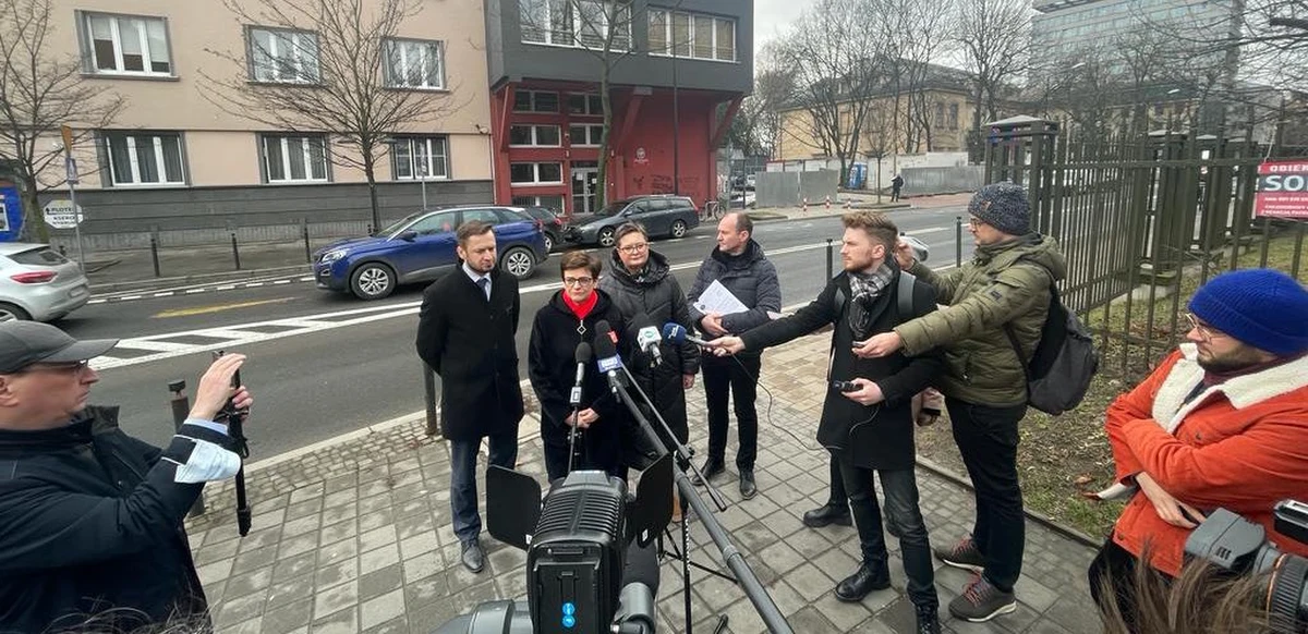 Parlamentarzyści Koalicji Obywatelskiej rozpoczęli dziś kontrolę poselską w Małopolskim Kuratorium Oświaty w Krakowie. Jest ona związana ze wzmacniającą role kuratorów nowelizacją Prawa oświatowego, nazywaną przez krytyków 'lex Czarnek". 