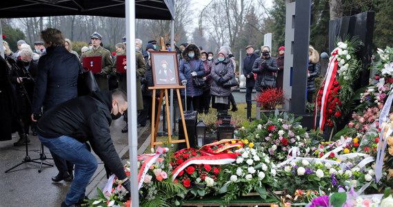 Wybitna aktorka Barbara Krafftówna spoczęła w Alei Zasłużonych na Wojskowych Powązkach w Warszawie. Pogrzeb miał charakter państwowy. Artystka zmarła w nocy z 22 na 23 stycznia. Miała 93 lata. 