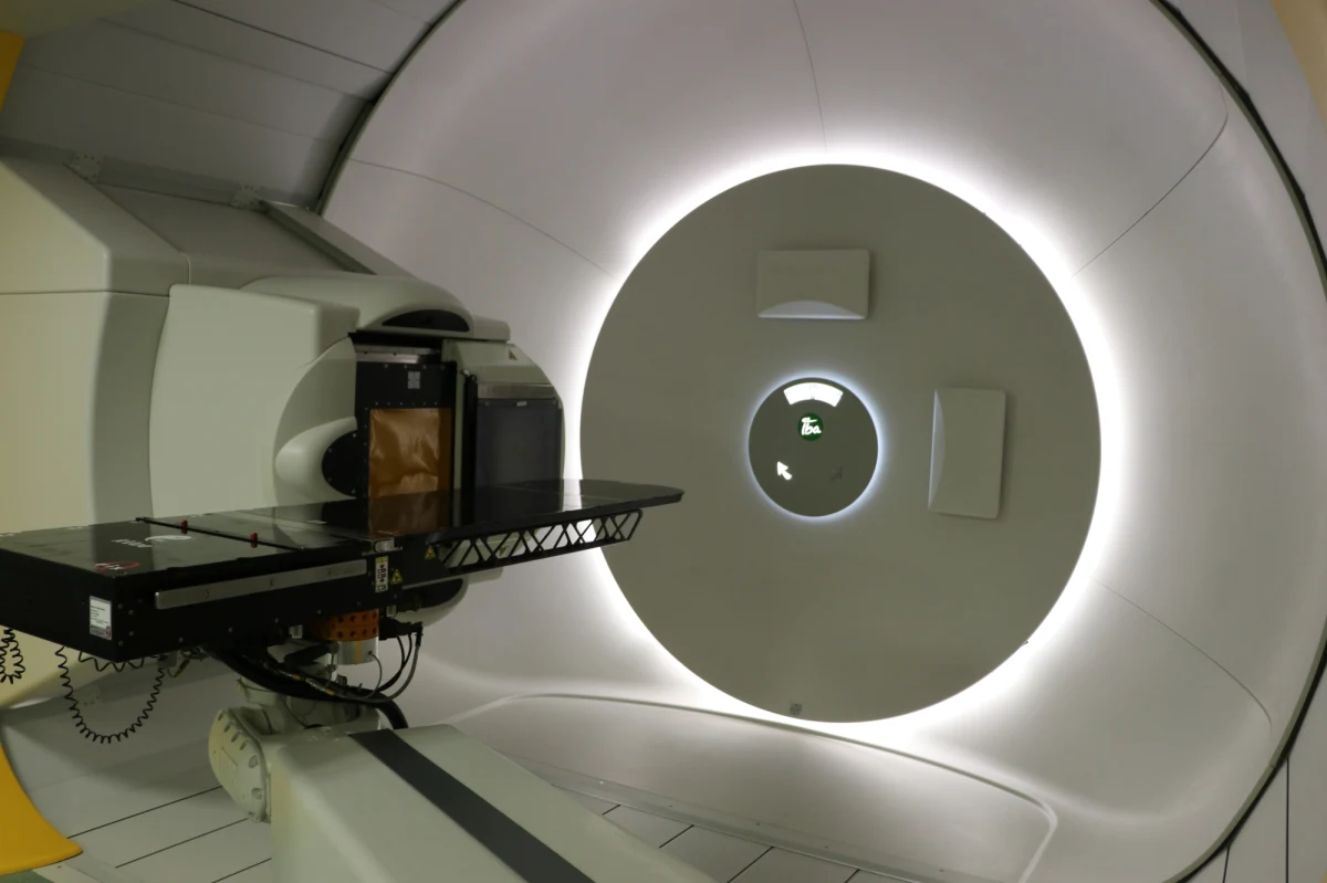 "Nadal mamy pat, jeżeli chodzi o leczenie dzieci" - mówią specjaliści zarówno z Narodowego Instytutu Onkologii, jak i z Instytutu Fizyki Jądrowej Polskiej Akademii Nauk. Jedyny w Polsce cyklotron nadal nie może przyjmować małych pacjentów.