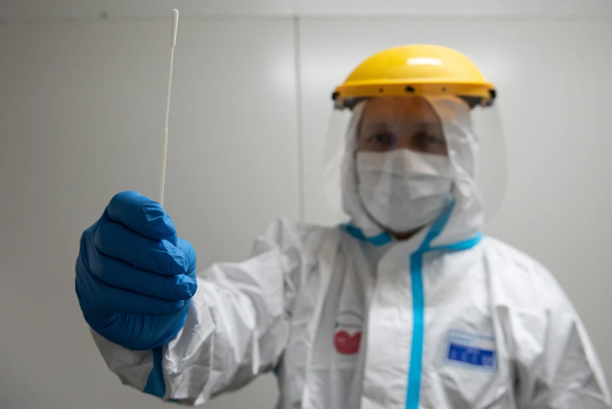 W ciągu mijającego tygodnia w Wielkopolsce otwarto 17 nowych punktów pobrań wymazów do testów PCR. W całym regionie jest obecnie 65 takich miejsc - poinformował w piątek wielkopolski oddział NFZ.