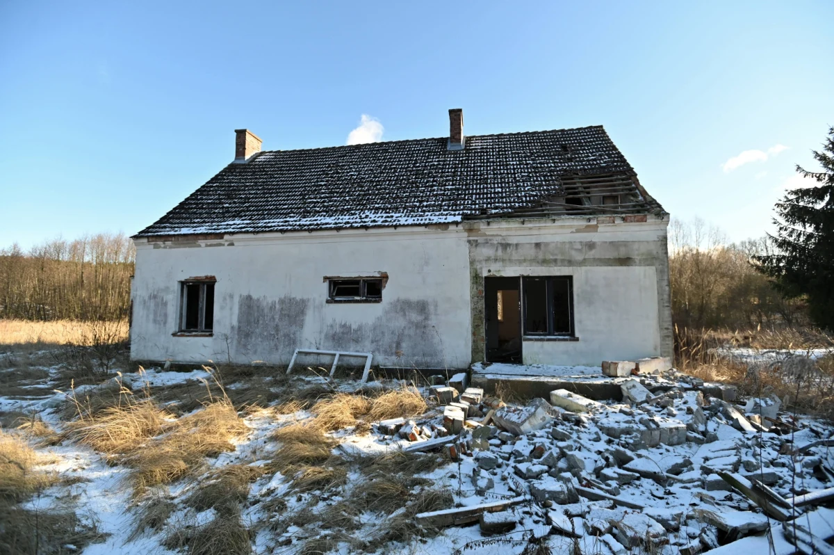 Ponad 300 mln zł zostanie skierowanych na Pomorze Zachodnie na inwestycje na terenach popegeerowskich - powiedział w piątek w Biesiekierzu wiceszef MSWiA Paweł Szefernaker, przewodniczący Komisji ds. Rządowego Funduszu Polski Ład.