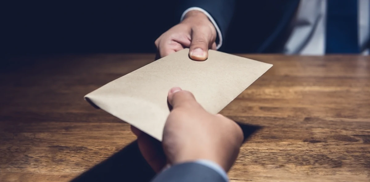 Była urzędniczka jednej z zachodniopomorskich prokuratur rejonowych została oskarżona przez Prokuraturę Okręgową w Gorzowie Wielkopolskim o płatną protekcję i poplecznictwo. Akt oskarżenia przeciwko 41-latce trafił do sądu - poinformował rzecznik lubuskiej policji Marcin Maludy.