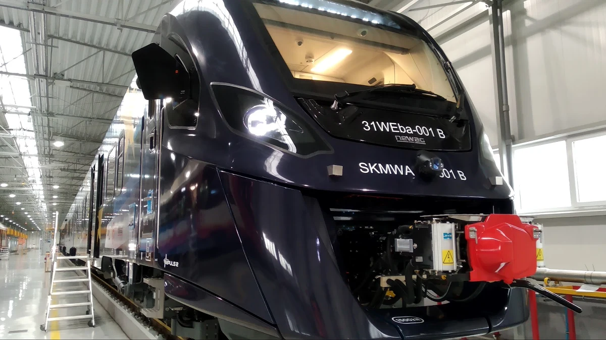 Trwają jazdy testowe dwóch pierwszych pojazdów Impuls 2 na stołecznych torach. Nowe pociągi Szybkiej Kolei Miejskiej przejechały dziś ponad 200 kilometrów na trasie linii S3 łączącej Warszawę Zachodnią (peron 9.) z Wieliszewem - poinformował Szybka Kolej Miejska.