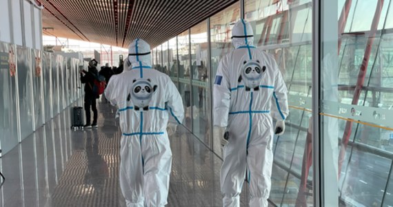 Czterdzieści pięć przypadków zakażenia koronawirusem wykryto ostatniej doby wśród osób związanych z igrzyskami w Pekinie, w tym członków ekip i personelu. To dwukrotny wzrost względem poprzedniego dnia. Łącznie potwierdzono 353 infekcje, w tym kilka wśród Polaków.