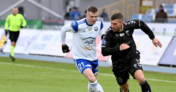 Piłkarze Stali Mielec przegrali u siebie 1-2 z Górnikiem Zabrze w meczu 20. kolejki PKO Ekstraklasy. Zwycięską bramkę dla zabrzan zdobył w końcówce meczu Lukas Podolski.
