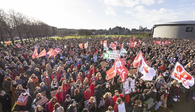 Holandia. Manifestacja studentów w Amsterdamie. Żądają zwiększenia pomocy finansowej