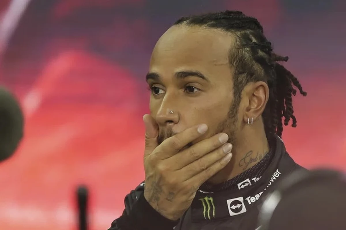 Gwiazdor Formuły 1 Lewis Hamilton po wielotygodniowej nieobecności powrócił do mediów społecznościowych. Na finiszu poprzedniego sezonu w kontrowersyjnych okolicznościach pokonał go Holender Max Verstappen, który sięgnął po mistrzostwo świata.