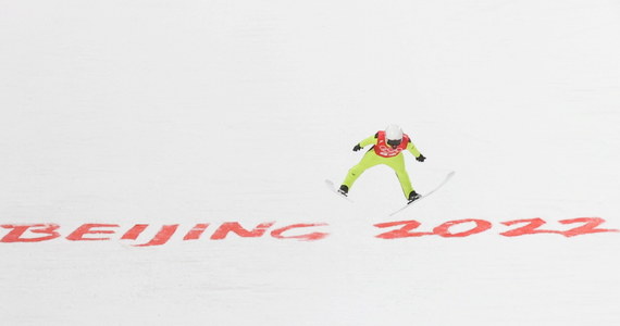 Czterech polskich skoczków zobaczymy w dzisiejszym olimpijskim konkursie na normalnej skoczni narciarskiej w Zhangjiakou. Początek rywalizacji - w samo południe.