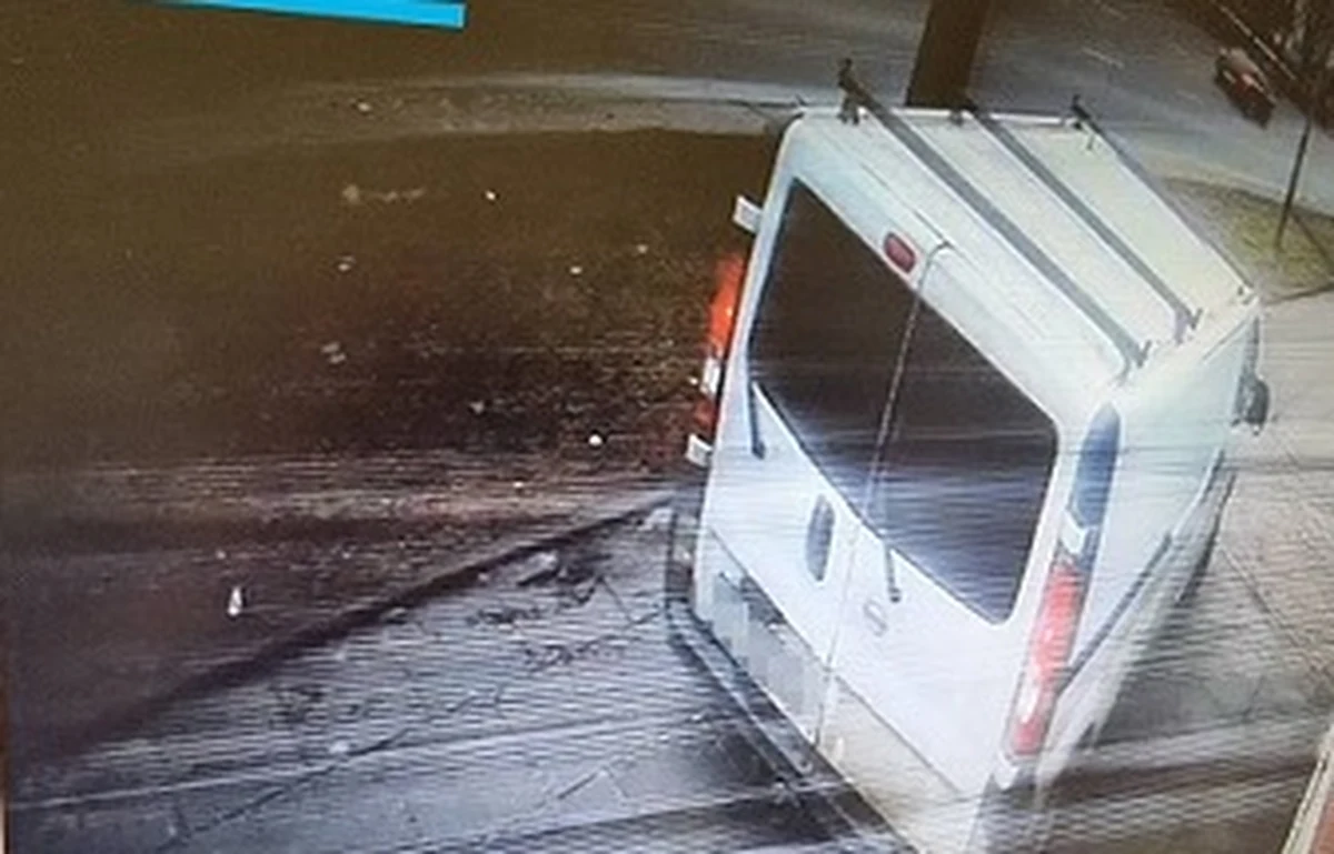 Dwa mandaty o łącznej wartości 3 tysięcy złotych zapłaci łodzianin, który dwa razy w ciągu pół godziny złamał przepisy, jadąc samochodem po chodniku. "Wykroczenia nagrał świadek" - przekazała mł. asp. Jadwiga Czyż z Wydziału Ruchu Drogowego łódzkiej policji.