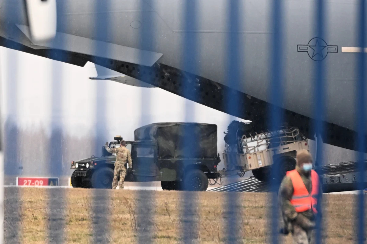 Amerykańscy żołnierze z 82. Dywizji Powietrznodesantowej USA, którzy będą stacjonować w Polsce, wylądowali na lotnisku w podrzeszowskiej Jasionce.