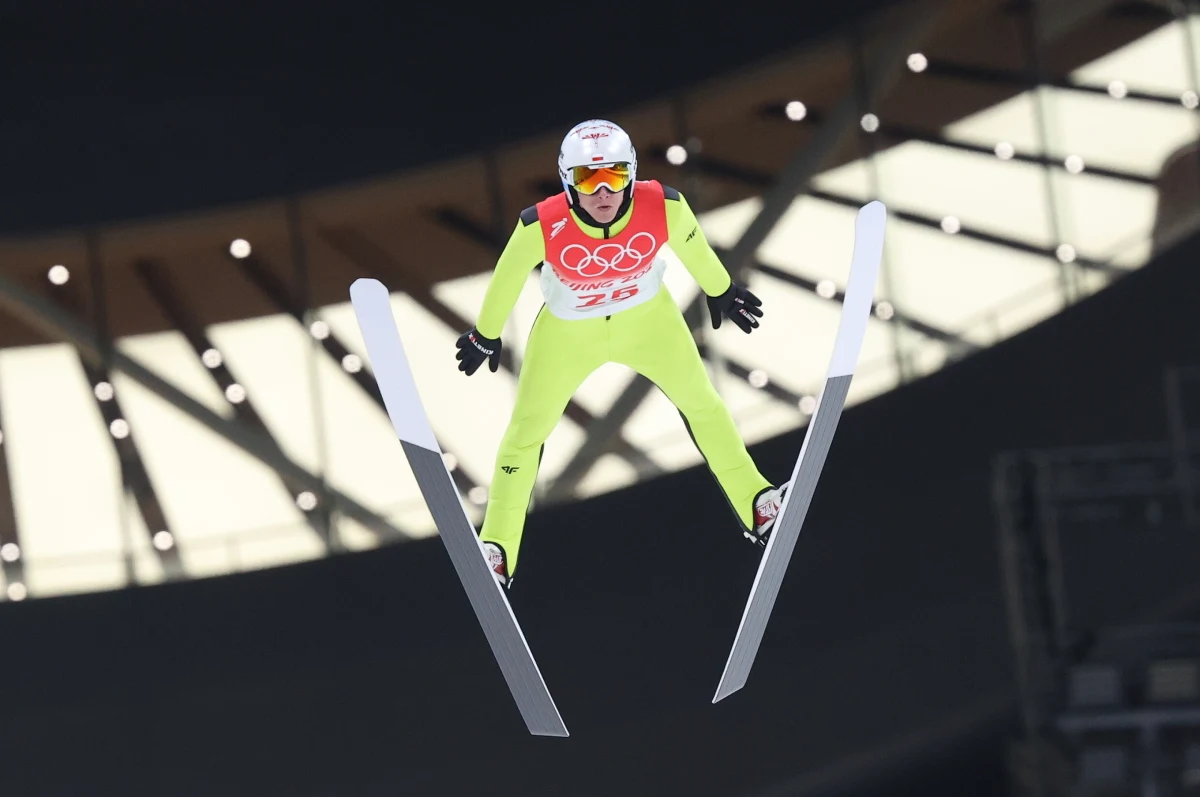 Polscy skoczkowie nie zwalniają tempa. Dawid Kubacki i Kamil Stoch już w poniedziałek wezmą udział w olimpijskim konkursie drużyn mieszanych. Wystąpią w nim także: Kinga Rajda i Nicole Konderla.