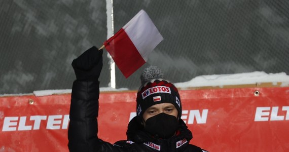 Trener polskich skoczków narciarskich Michal Dolezal przyznał, że uronił łzę po tym, jak jego podopieczny Dawid Kubacki wywalczył w Zhangjiakou brązowy medal olimpijski na normalnej skoczni. "To ogromne emocje. Zwłaszcza po takim sezonie" - powiedział Czech.