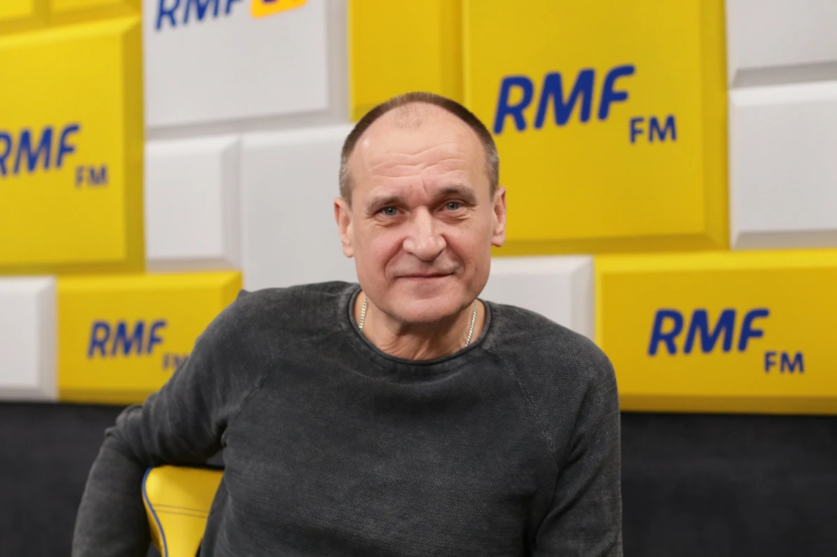 "Nie chcę i nie chciałem być w tej komisji (ws. podsłuchów – red.). Pójdę klasykiem: ale muszę" – mówił Paweł Kukiz o ewentualnym powołaniu i pracy w komisji, która miałaby wyjaśnić kwestię podsłuchiwania przy pomocy Pegasusa. Lider Kukiz’15 stawiał wcześniej warunek, że ma zostać jej przewodniczącym. Problem w tym, że jego ugrupowanie nie ma przedstawicielstwa w Konwencie Seniorów. Klub Koalicji Obywatelskiej zlecił ekspertyzę w tej sprawie. "Dostałem ekspertyzę" – potwierdził Kukiz w Porannej rozmowie w RMF FM. "Nie ma nic (w niej – red.) o szefostwie, z tego co pamiętam. Jest o tym, czy w ogóle mogę być członkiem tej komisji" - dodał.  