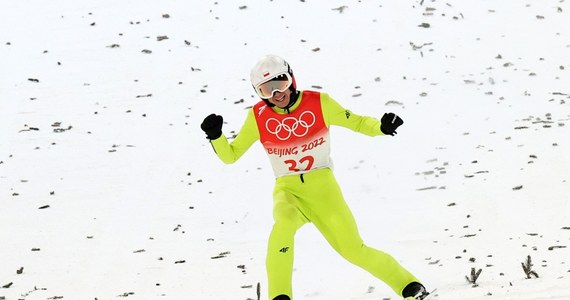 Po zajęciu w Zhangjiakou szóstego miejsca w olimpijskim konkursie na normalnej skoczni Kamil Stoch przyznał, że po pierwszej serii, w której był trzeci, poczuł przypływ pozytywnej energii. "Ale jeden skok to za mało" - dodał.