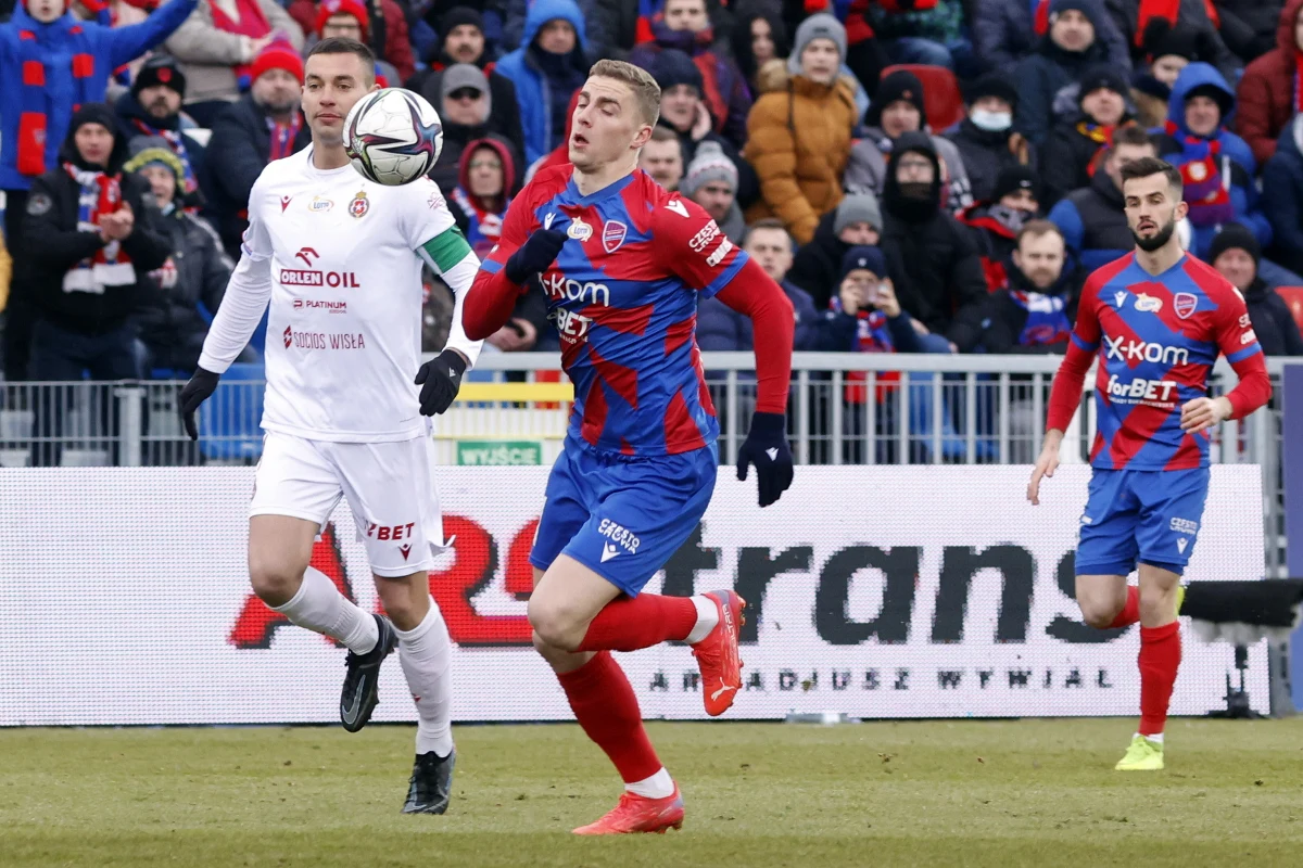 Piłkarze Rakowa Częstochowa wygrali 2-0 z Wisłą Kraków w spotkaniu 20. kolejki PKO Ekstraklasy.