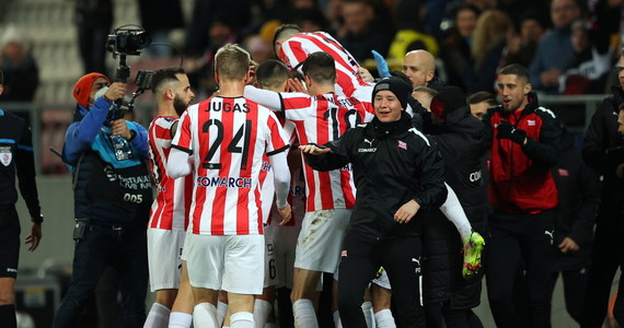 Po emocjonującym spotkaniu 20. kolejki Cracovia zremisowała 3-3 z prowadzącym w Ekstraklasie Lechem Poznań. Gospodarze uratowali remis w doliczonym czasie gry.