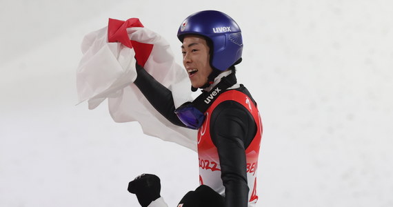 Japończyk Ryoyu Kobayashi nie mógł sobie wymarzyć lepszego początku igrzysk w Pekinie. W konkursie na skoczni normalnej w Zhangjiakou wywalczył złoty medal. "Mogę być bestią na tych igrzyskach" - powiedział. Brązowy medal zdobył Dawid Kubacki.