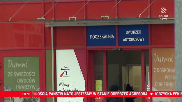 Jeden sklep ogłasza się czytelnią, drugi autobusowym dworcem. Niektórzy przedsiębiorcy już mają sposoby na ominięcie zakazu handlu w niedzielę. Związkowcy protestują i wzywają policję by interweniowała. Od lutego działa nowe prawo, które miało usunąć luki tak, by pracujący w sklepach mieli niedzielę dla siebie. Materiał dla "Wydarzeń" przygotował Cyprian Jopek.