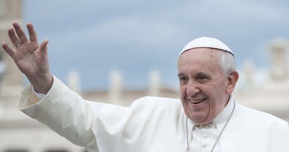 Papież Franciszek powiedział w telewizji RAI, że "wojna jest przeciwieństwem stworzenia",  jego zaprzeczeniem. "To machina destrukcji" - podkreślił. "W powszechnym wyobrażeniu to, co się liczy, to wojna, sprzedaż broni" - dodał.