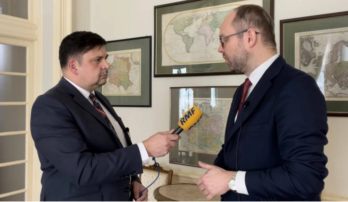 "Strona rosyjska jest zaskoczona stanowczością świata zachodniego" - mówi w rozmowie z korespondentem RMF FM Pawłem Żuchowskim, Marcin Przydacz wiceminister spraw zagranicznych. Dziś polityk ma zaplanowane spotkania w Departamencie Stanu USA oraz w Narodowej Radze Bezpieczeństwa. Jak podkreśla, ważne jest, aby utrzymać jedność w podejściu do działań Rosji.  