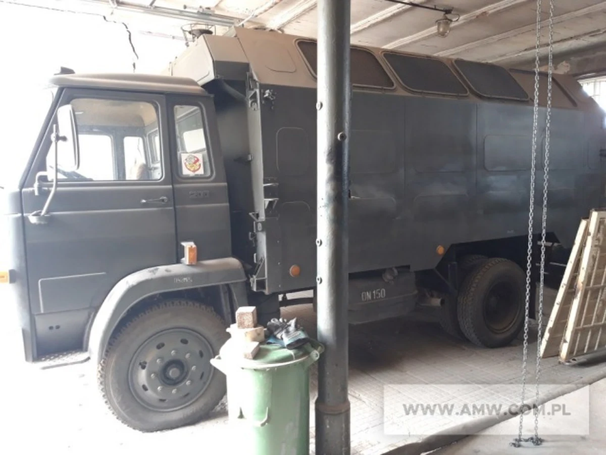 Kraków, Gdynia, Warszawa i Lublin - m.in. w tych miastach Agencja Mienia Wojskowego organizuje w najbliższych dniach przetargi. Można na nich kupić sprzęt, którego nie potrzebuje już wojsko. To m.in. pojazdy, urządzenia warsztatowe, zestawy medyczne, ale też talerze i pianina. Jak podkreśla Agencja Mienia Wojskowego, zyski ze sprzedaży sprzętu zasilą Fundusz Modernizacji Sił Zbrojnych.