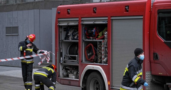 Wypadek w Wiśle w Beskidach. Trzech mężczyzn w poniedziałek spadło z dachu jednego z budynków. Informację dostaliśmy na Gorącą Linię RMF FM. Ze wstępnych ustaleń wynika, że mieli wykonywać tam prace. Nie można wykluczyć, że doszło do osunięcia się śniegu. 