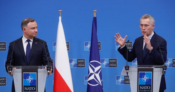 "NATO zwiększa obecność wojskową na wschodniej flance i podnosi gotowość sił reagowania, ale głównym celem jest znalezienie rozwiązania politycznego. Wierzymy w połączenie dialogu i działań odstraszających" – powiedział sekretarz generalny Sojuszu Jens Stoltenberg.