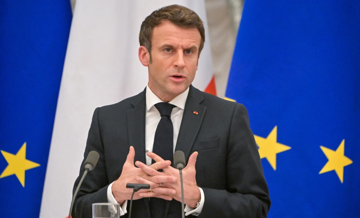 "Nie można tworzyć architektury bezpieczeństwa europejskiego, odmawiając poszczególnym państwom prawa wejścia do NATO" – przekonywał Emmanuel Macron po 5-godzinnych rozmowach w cztery oczy z Władimirem Putinem. Podkreślił zarazem, że "jest jeszcze czas na zachowanie pokoju".