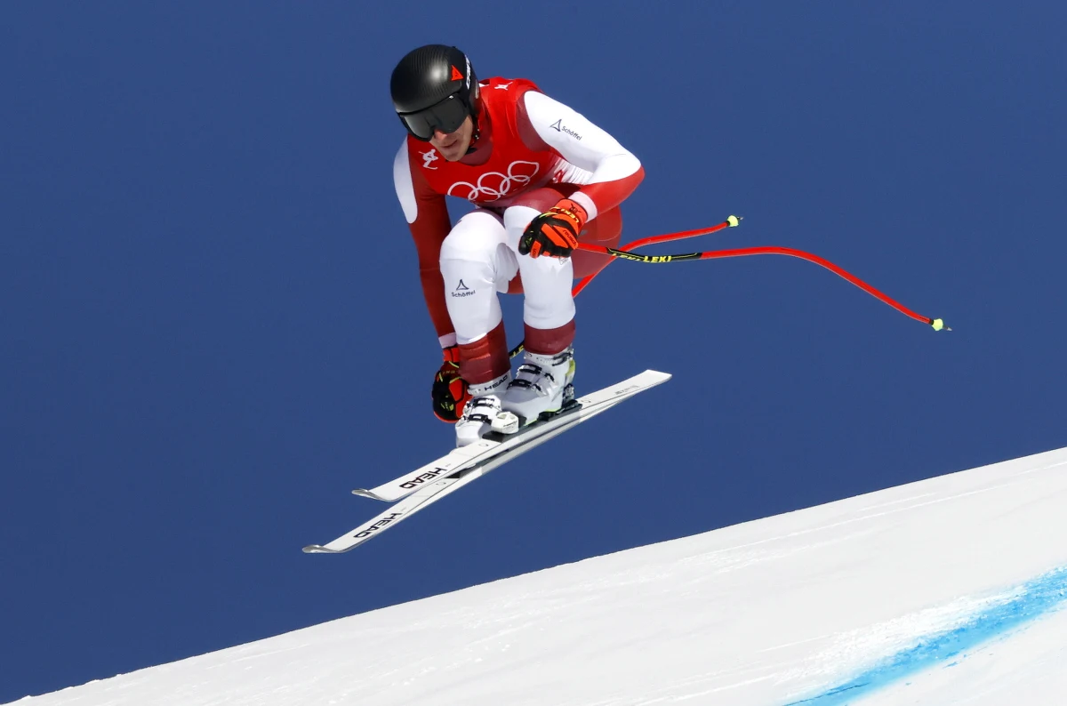 Austriak ​Matthias Mayer obronił tytuł z Pjongczangu, zdobywając złoty medal igrzysk olimpijskich w Pekinie w rywalizacji narciarzy alpejskich w supergigancie. 