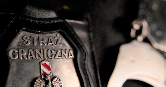 Funkcjonariusze SG z przejścia granicznego w Korczowej na Podkarpaciu zatrzymali 41-letniego Ukraińca poszukiwanego przez Interpol. Mężczyzna był poszukiwany od blisko dwóch lat - poinformował PAP we wtorek Piotr Zakielarz z Bieszczadzkiego Oddziału Straży Granicznej.