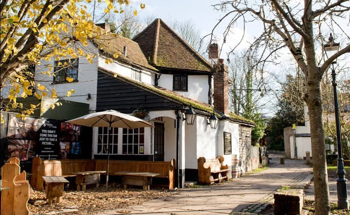 Po ponad 1000 lat pub Ye Olde Fighting Cocks w mieście St Albans pod Londynem musi zakończyć działalność. Lokal pogrążyły problemy finansowe.