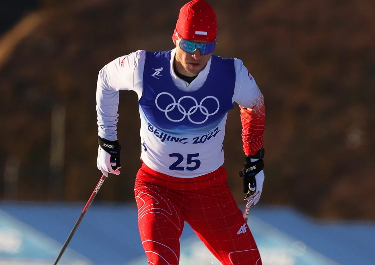 Maciej Staręga jako jedyny z reprezentantów Polski przeszedł eliminacje, ale odpadł w ćwierćfinale sprintu techniką dowolną na igrzyskach olimpijskich w Pekinie. Złote medale w sprincie zdobyli: Szwedka Jonna Sundling i Norweg Johannes Hoesflot Klaebo.