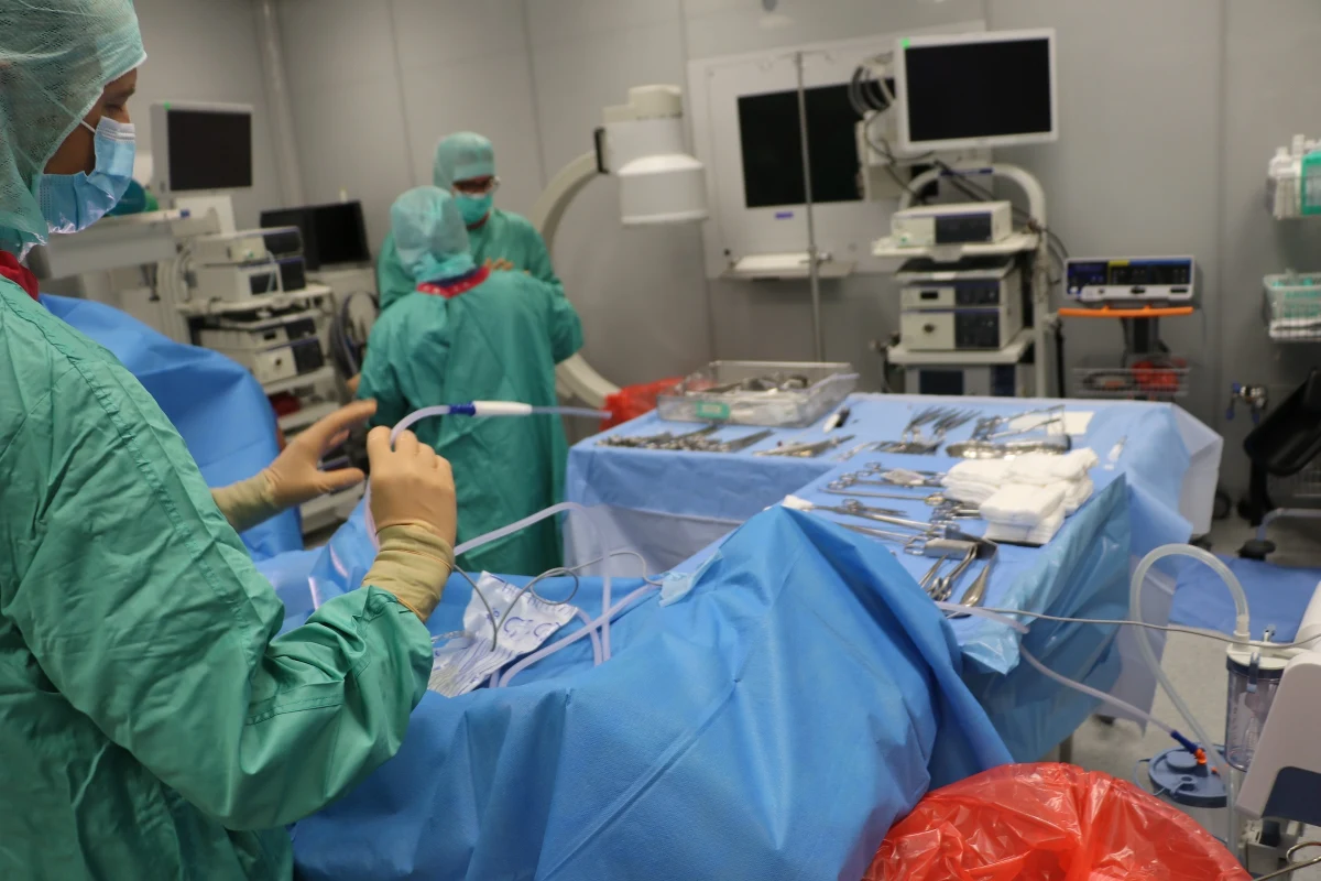 Pacjenci, którzy nie chorują na Covid-19 i trafiają do podkarpackich szpitali wojewódzkich w Rzeszowie i w Przemyślu, są w gorszym stanie niż przed pandemią. Zgłaszają się zbyt późno, a dodatkowo bardzo często mają powikłania pocovidowe – oceniają lekarze tych placówek.