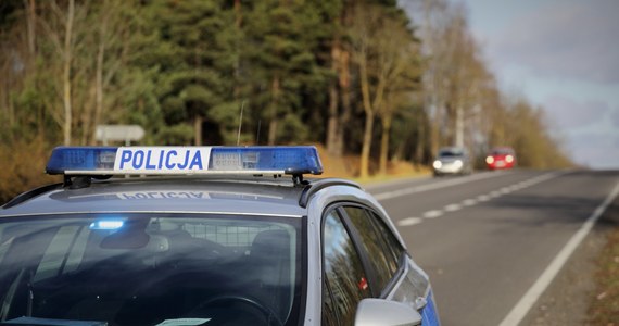 Policyjny pościg na granicy Śląska i Małopolski. Funkcjonariuszy zatrzymali mężczyznę, który uciekał w sumie trzema skradzionymi autami.