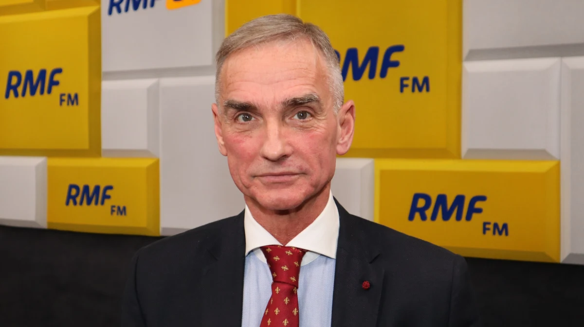 "W klubie PiS jestem ciągle, w partii PiS nigdy nie byłem" - tak w Popołudniowej rozmowie w RMF FM mówił senator Jan Maria Jackowski. Wczoraj pojawiła się informacja, że dziś senator ma zostać usunięty z klubu Prawa i Sprawiedliwości. Gość Pawła Balinowskiego stwierdził natomiast, że do tej pory żadnej informacji w tej sprawie nie dostał. "Zadzwonili do mnie wczoraj po godz. 18 dziennikarze, gdy ukazała się informacja w PAP jakoby podjęto decyzję o wykluczeniu mnie z szeregów klubu parlamentarnego Prawo i Sprawiedliwość. Natomiast nikt do mnie nie zadzwonił, nic mi oficjalnie więcej w tej sprawie nie wiadomo" - zapewnił Jackowski.