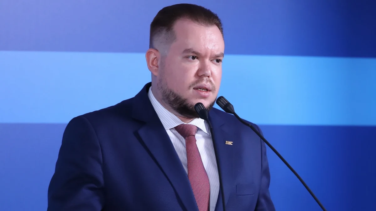 ​Szykuje się zmiana na stanowisku wojewody lubelskiego - podają media, powołując się na pogłoski z lokalnego PiS. Urzędującego obecnie Lecha Sprawkę miałby zastąpić Tomasz Gontarz, były współpracownik Przemysława Czarnka i obecny doradca premiera Mateusza Morawieckiego.