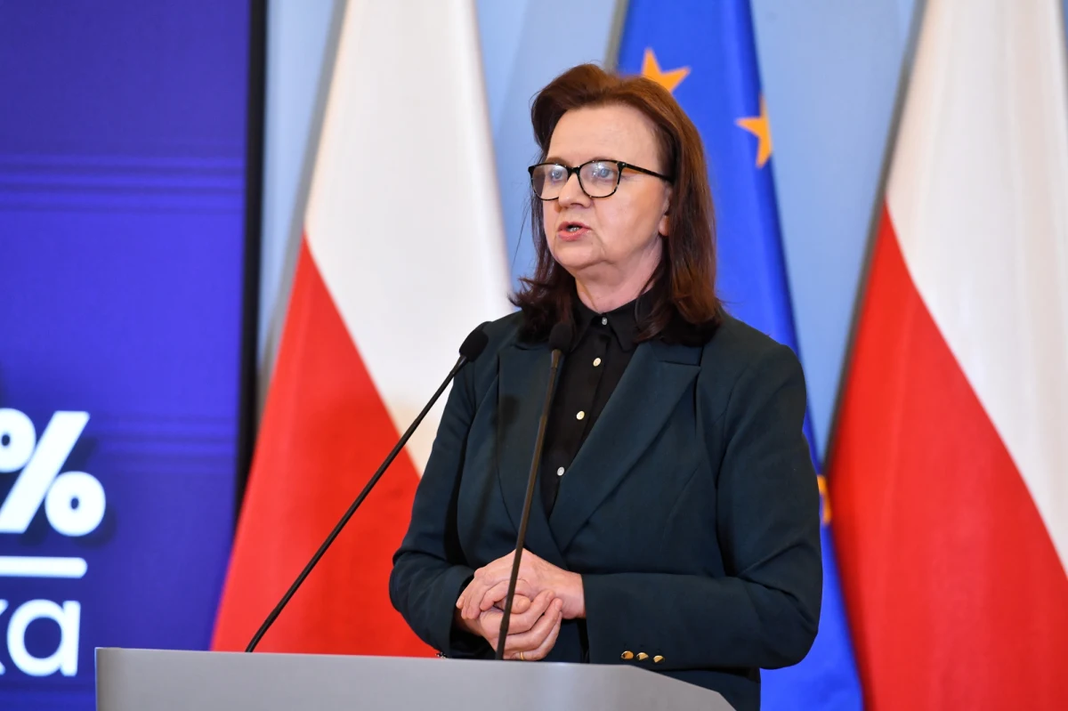 "Nie potwierdzam i nie zaprzeczam" – mówi prezes ZUS prof. Gertruda Uścińska, pytana przez środową "Rzeczpospolitą", czy dostała propozycję objęcia funkcji ministra finansów.