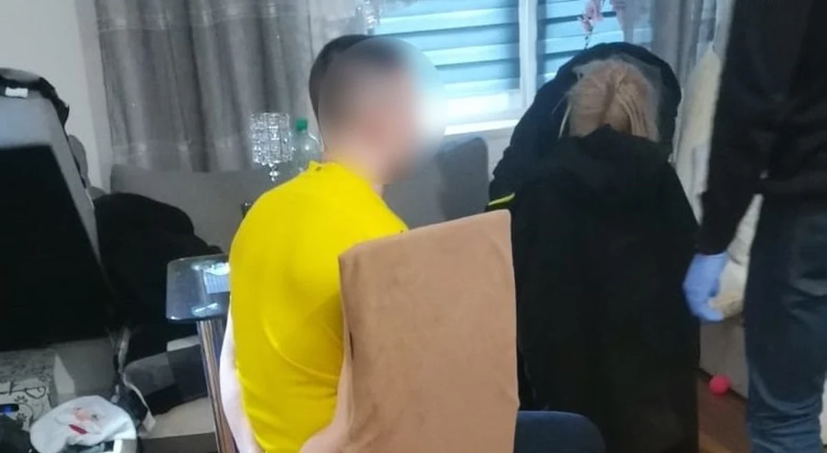 ​Katowiccy policjanci zatrzymali jednego z pseudokibiców, którzy pobili trzech nastolatków na ulicy Hallera. Mężczyźnie grożą 3 lata więzienia.