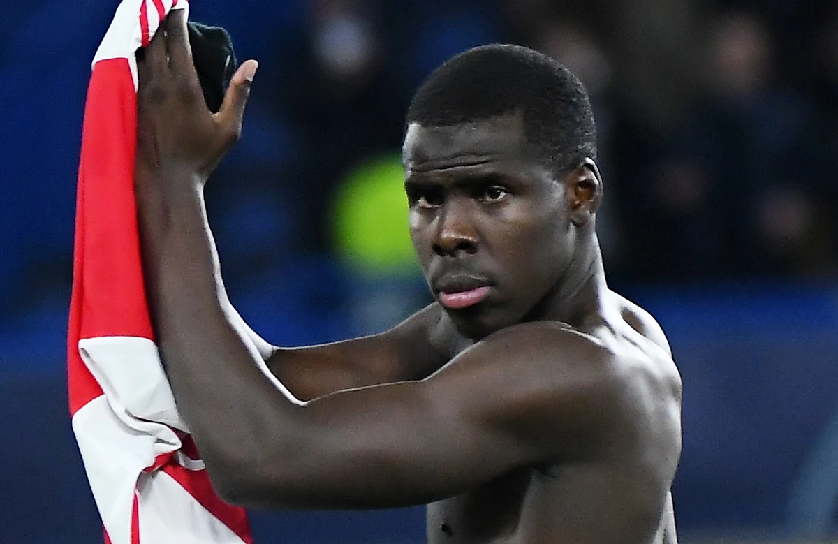Kurt Zouma dostaje za swoje. Piłkarz angielskiego West Ham United znęcał się nad kotem, a nagranie trafiło do sieci. Fani wygwizdali go podczas wtorkowego meczu, a zawodnika zasypała lawina krytyki. Polski wojownik, Jan Błachowicz, wyzywa Francuza na pojedynek.