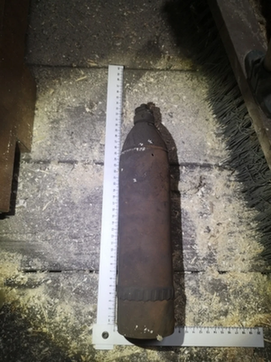 Prawie stuletni pocisk artyleryjski znaleziono  podczas sprzątania poddasza jednej z kamienic w Rudzie Śląskiej. Policjanci zaznaczają, że stanowił on śmiertelne niebezpieczeństwo dla mieszkańców. Został już wywieziony i zdetonowany.  