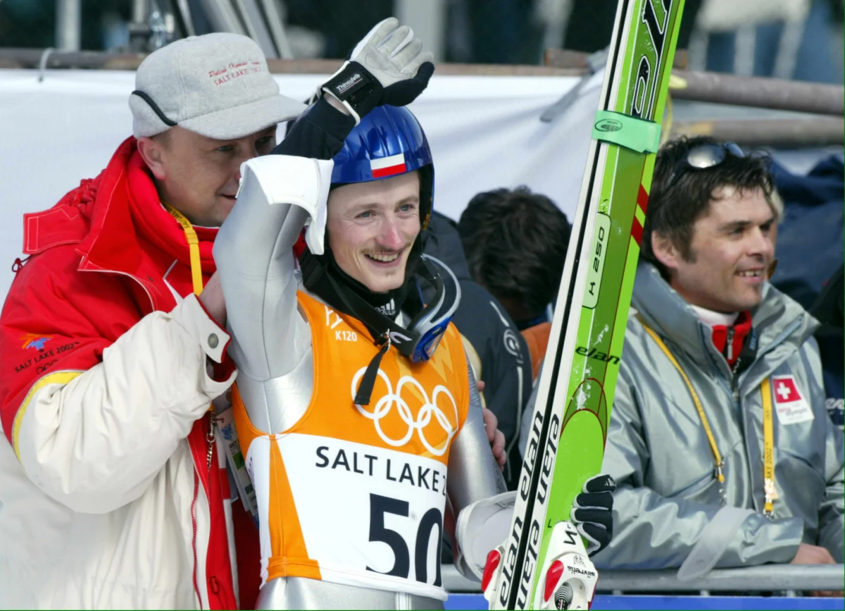 10 lutego 2002 roku Adam Małysz zaczął pisać nową historię polskich sukcesów na zimowych igrzyskach. W Salt Lake City sięgnął po brąz na skoczni normalnej. Trzy dni później dorzucił srebro na dużym obiekcie. 20 lat po tamtych wydarzeniach Polacy walczą o medale olimpijskie w Pekinie. Dawid Kubacki już cieszy się z brązowego krążka.