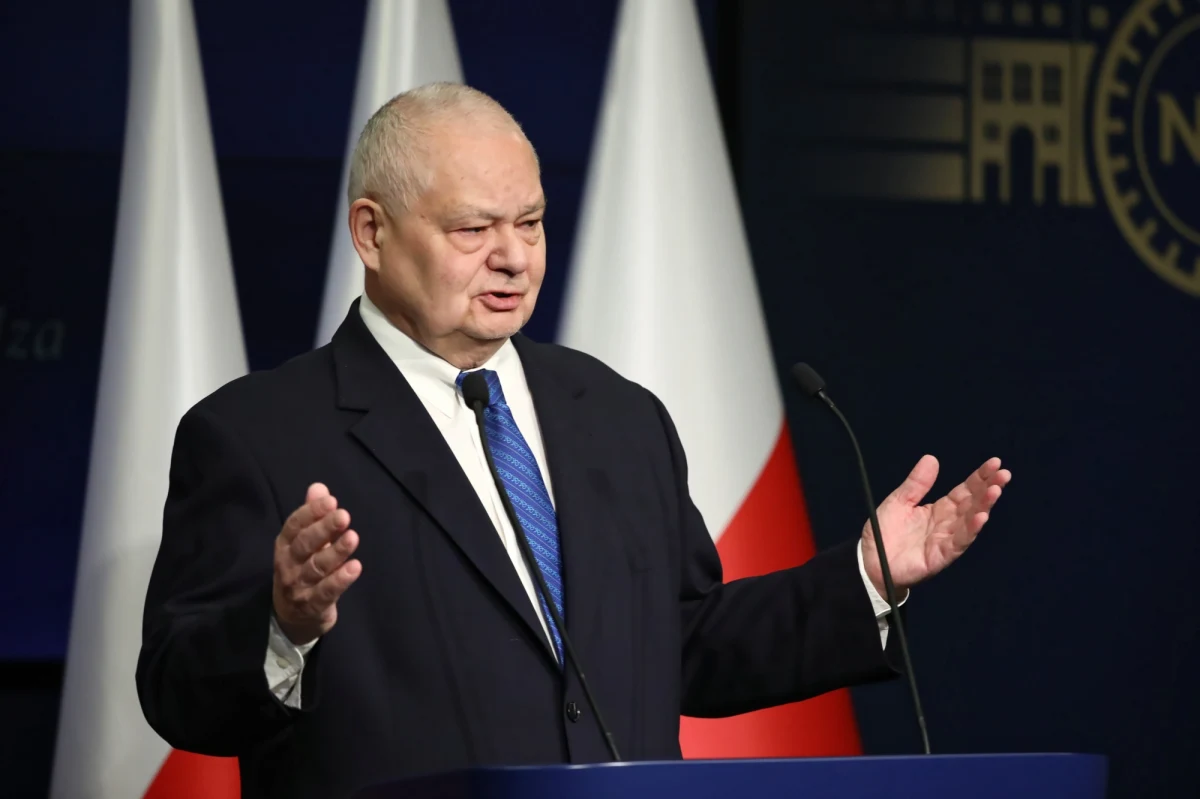 Prezes NBP Adam Glapiński zapowiedział na konferencji prasowej, że będzie namawiał Radę Polityki Pieniężnej do tego, żeby na następnym posiedzeniu znów zacieśnić politykę pieniężną. Jego zdaniem podnoszenie stóp do poziomu 4 proc. nie będzie szkodliwe dla gospodarki. Rada Polityki Pieniężnej podniosła we wtorek kolejny raz stopy procentowe. Główna stopa NBP, referencyjna, wzrosła do 2,75 proc. Decyzja ta związana jest z dążeniem do obniżenia inflacji do celu NBP. Rada zakłada, że inflacja w tym roku utrzyma się na podwyższonym poziomie.