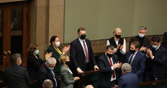 Sejm niespodziewanie przyjął nowelizację ustawy Prawo oświatowe, która m.in. wzmacnia rolę kuratorów oświaty. Teraz ustawa, nazywana przez krytyków "lex Czarnek", trafi do prezydenta.
