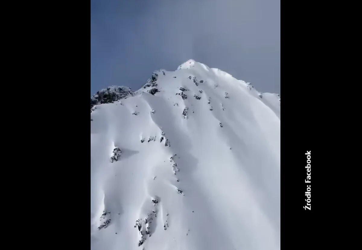 Ratownicy TOPR zamieścili w mediach społecznościowych film z dzisiejszego lotu patrolowego śmigłowca, by pokazać jak dużo jest śniegu w Tatrach. Przypominają, że na jutro ogłoszono trzeci, a więc znaczny stopień zagrożenia lawinowego, a prognozy pogody wskazują, że sytuacja może się jeszcze pogorszyć. Uważajcie w weekend w Tatrach!