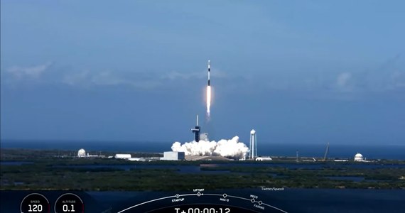 Nawet 40 satelitów Starlink straci firma SpaceX z powodu pechowego wystrzelenia ich w minionym tygodniu w potężną burzę geomagnetyczną. Powiadomiła o tym w środę m.in. CNN.