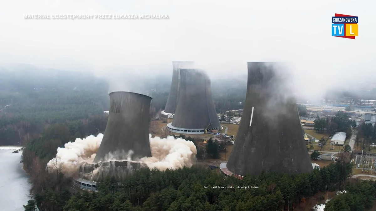 217 kilogramów ładunków wybuchowych potrzebnych było do wyburzenia w środę nieczynnej chłodni kominowej w Elektrowni Siersza w Trzebini w województwie małopolskim. Teren uwolniony spod 90-metrowego komina zostanie zrekultywowany i ponownie wykorzystany.